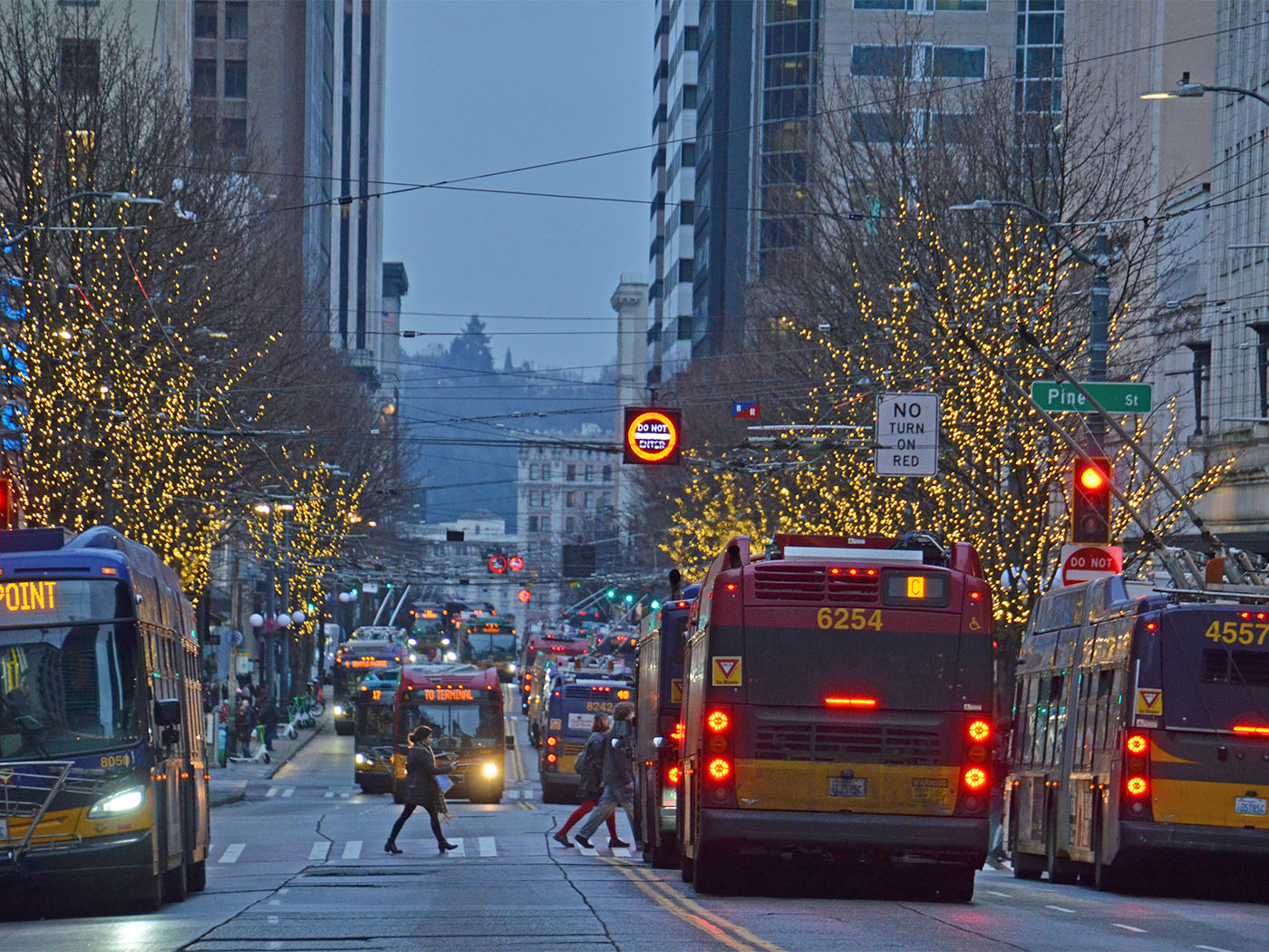 Busses and pedestrians on 3rd Ave.
