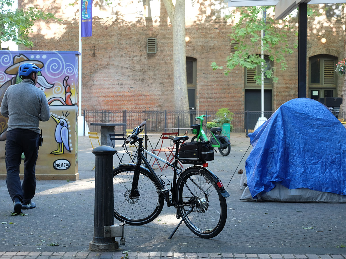 A DSA/MID employee counts the number of people sleeping outdoors in Pioneer Square during a morning count as part of DSA's Streets-to-Housing initiative.
